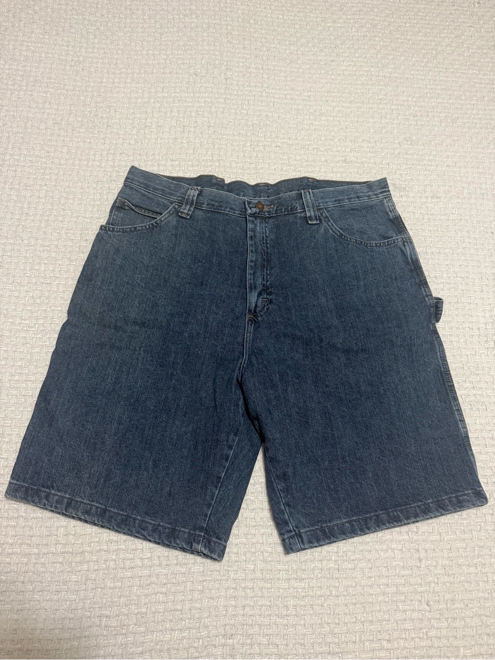 Wrangler carpenter style jorts, size 38. The perfect summer short!